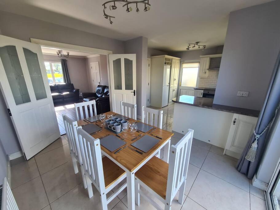 Bundoran Seaside Stays House - Wifi, Large Spacious Home Eksteriør billede