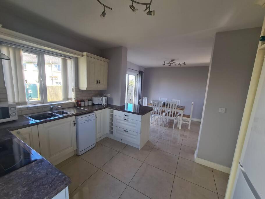 Bundoran Seaside Stays House - Wifi, Large Spacious Home Eksteriør billede
