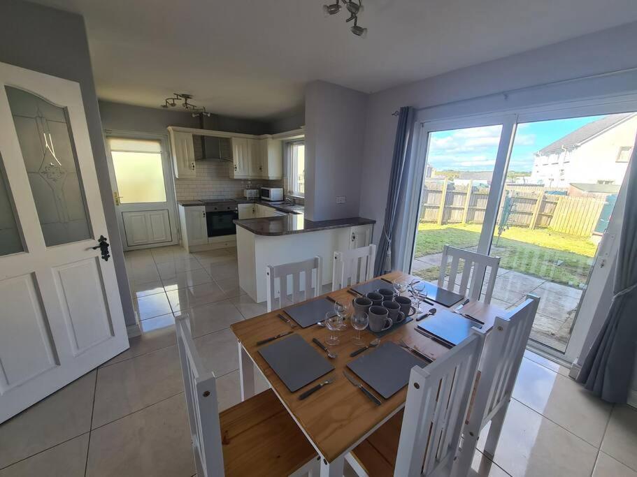 Bundoran Seaside Stays House - Wifi, Large Spacious Home Eksteriør billede