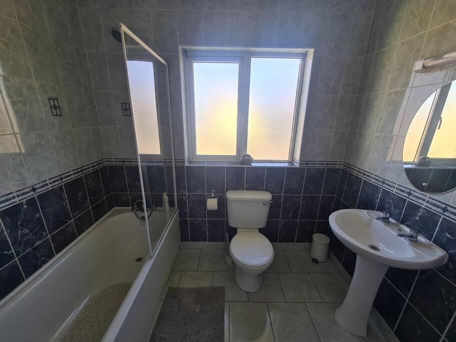 Bundoran Seaside Stays House - Wifi, Large Spacious Home Eksteriør billede