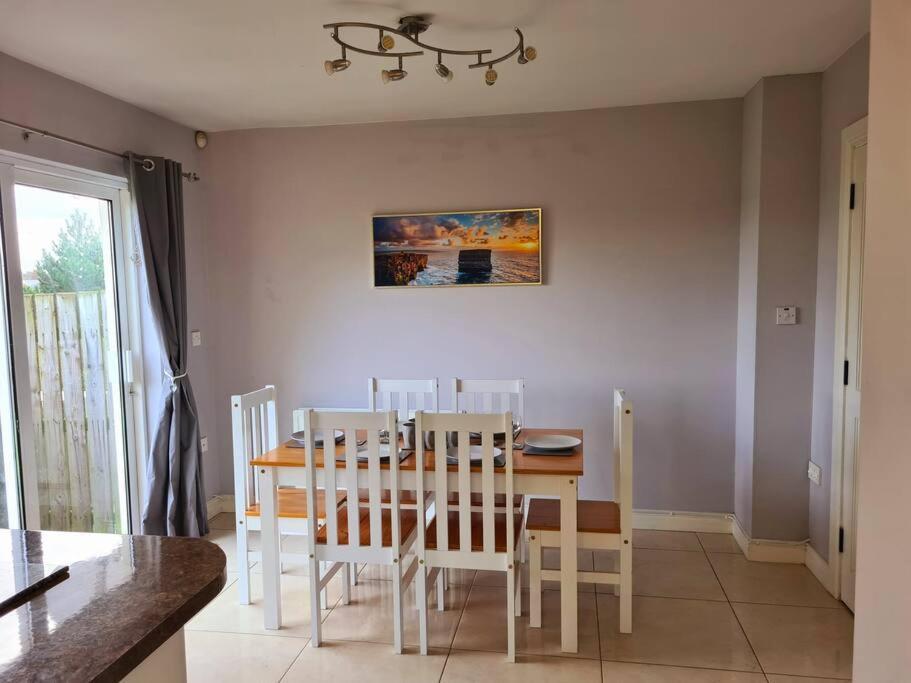 Bundoran Seaside Stays House - Wifi, Large Spacious Home Eksteriør billede