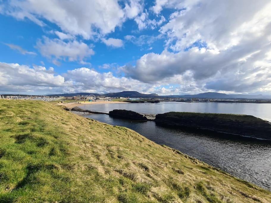Bundoran Seaside Stays House - Wifi, Large Spacious Home Eksteriør billede