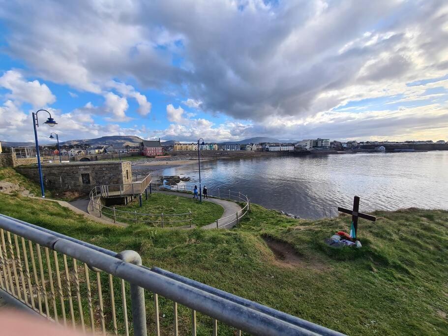 Bundoran Seaside Stays House - Wifi, Large Spacious Home Eksteriør billede