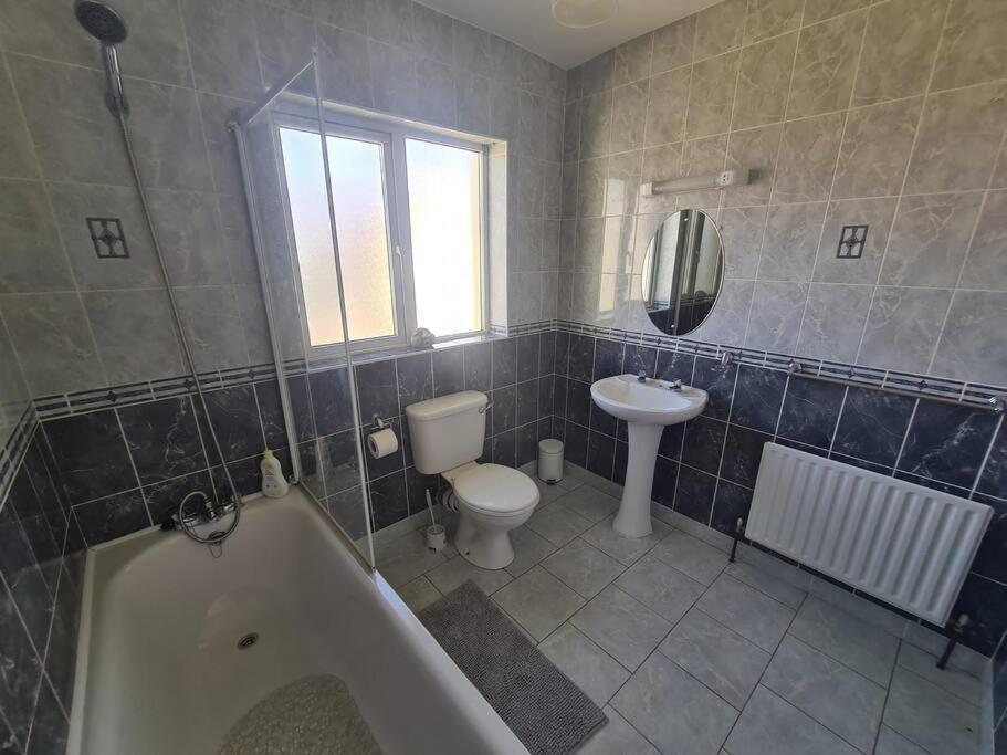 Bundoran Seaside Stays House - Wifi, Large Spacious Home Eksteriør billede
