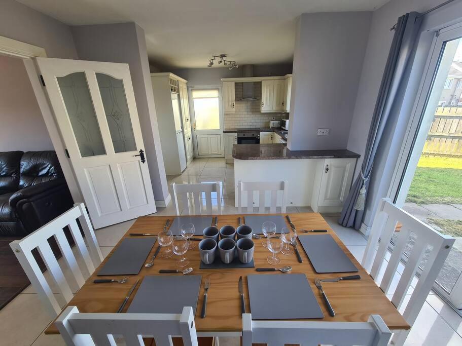 Bundoran Seaside Stays House - Wifi, Large Spacious Home Eksteriør billede